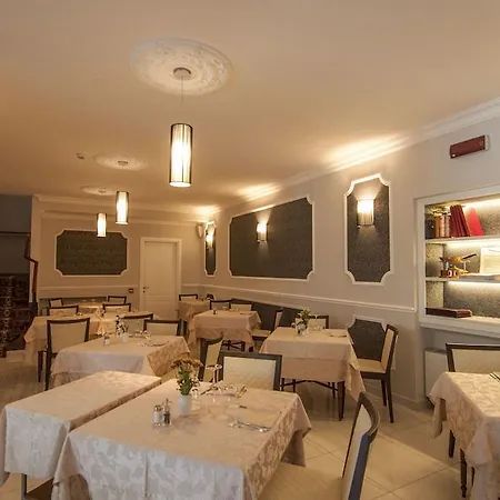 Flora Hotel 3*