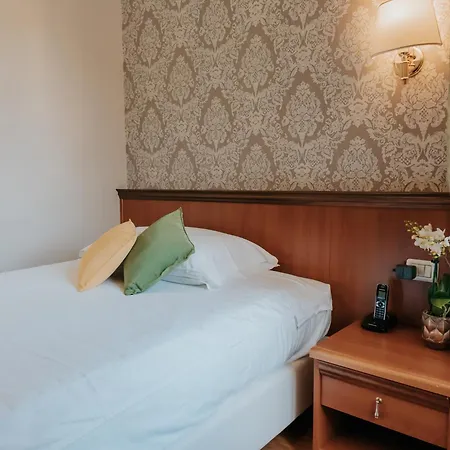 Flora Hotel 3*