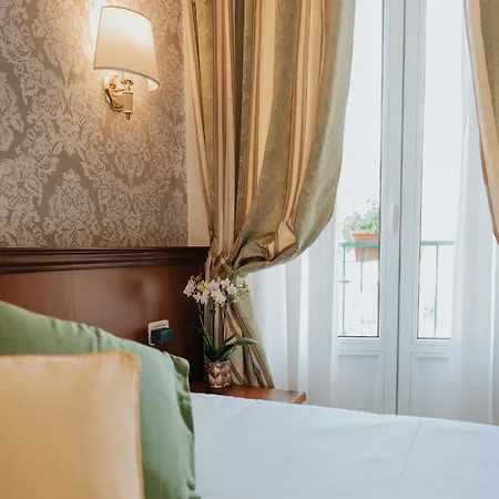 Hotel Flora 3*