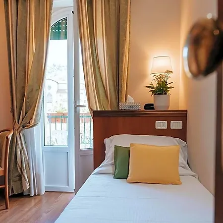 Flora Hotel