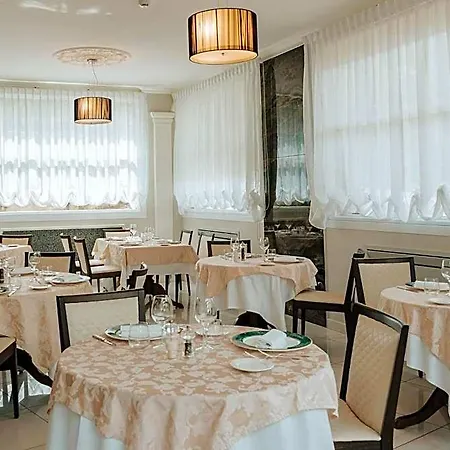 Hotel Flora 3*