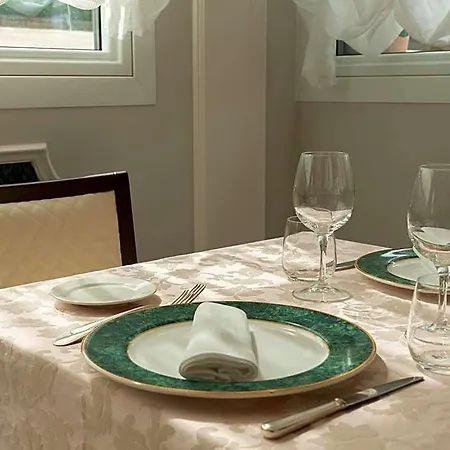 Flora Hotel 3*