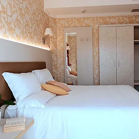 Hotel Flora 3*