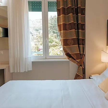 Flora 3* Stresa