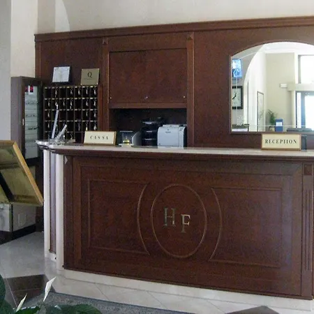 Hotel Flora 3*
