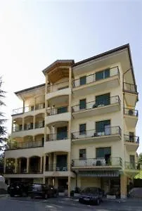 Flora Hotel 3*