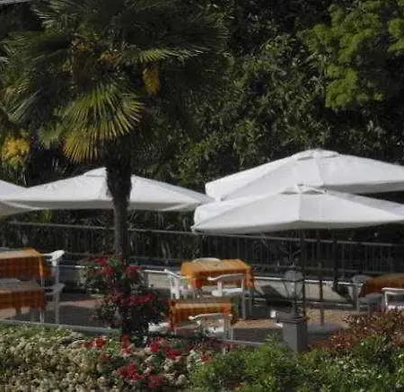 Flora Hotel 3*