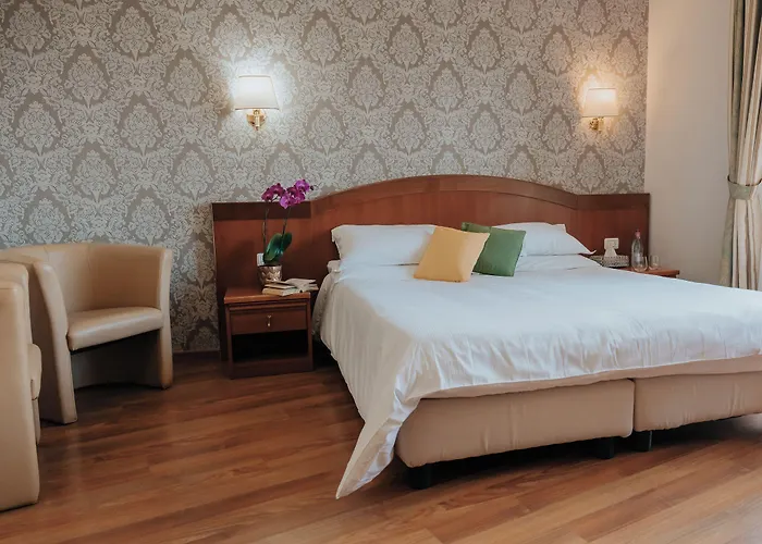 מלון Flora סטרסה