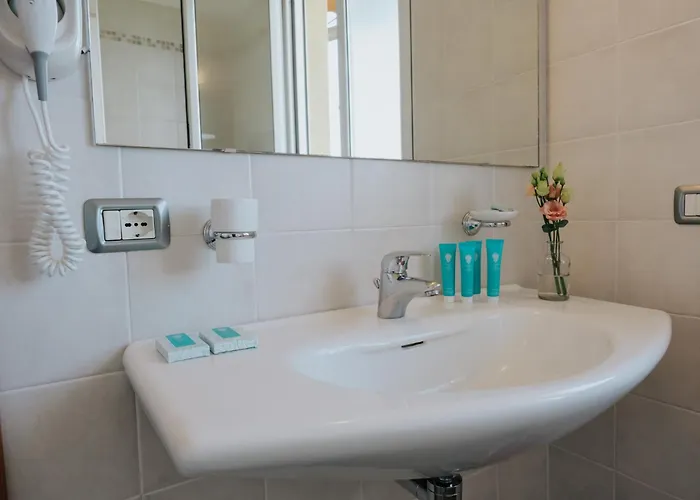 Flora מלון סטרסה